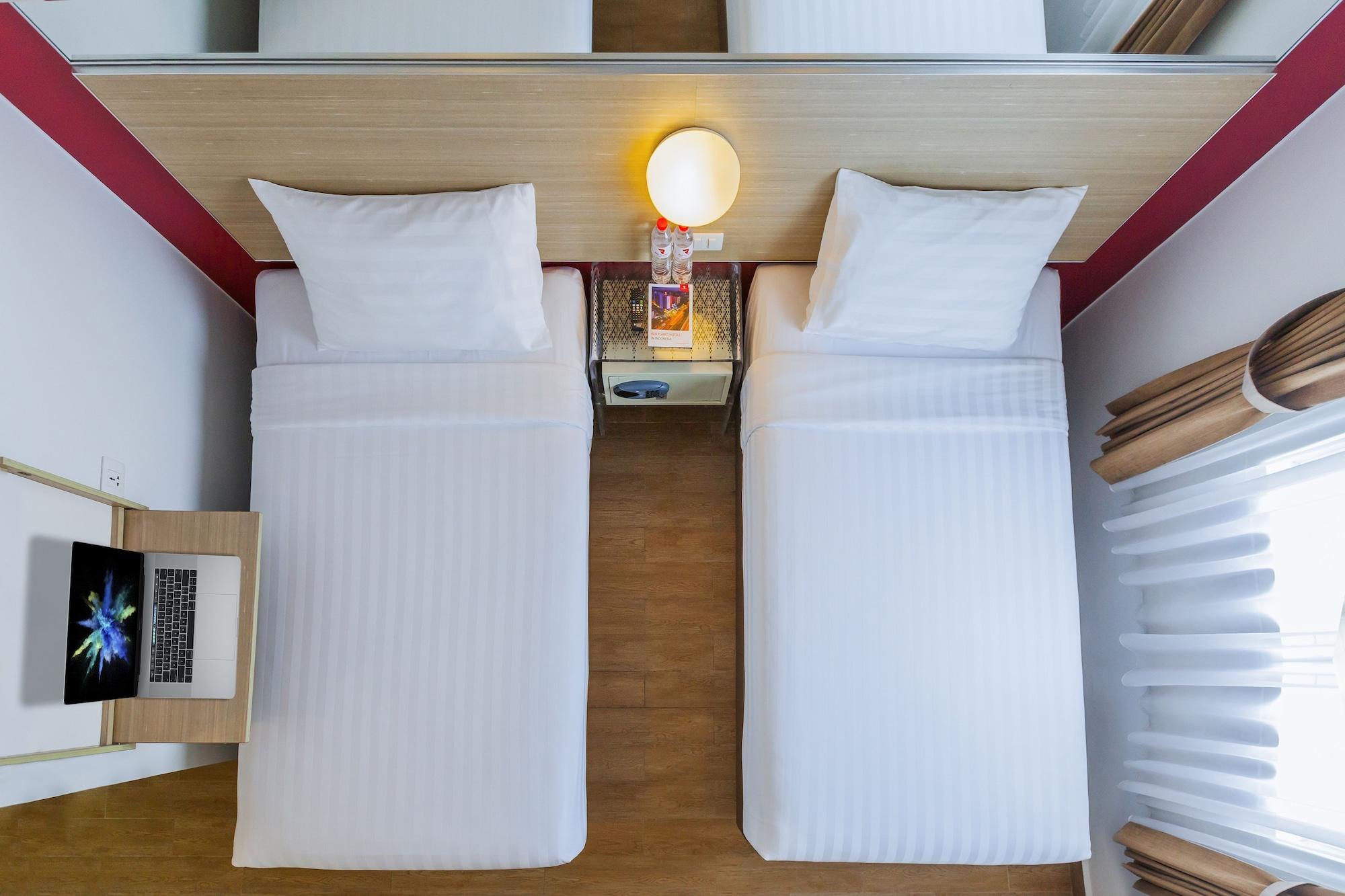 Red Planet Hotel