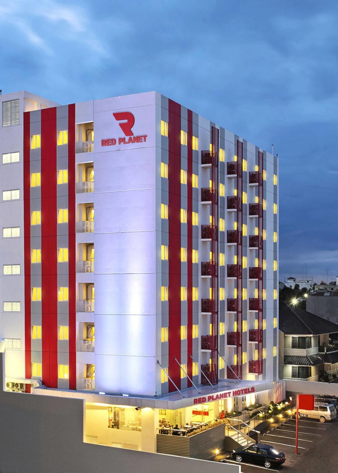 Red Planet Hotel 3*